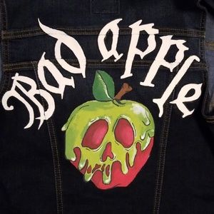 COPY - Poison apple vest - Disney's Snow White